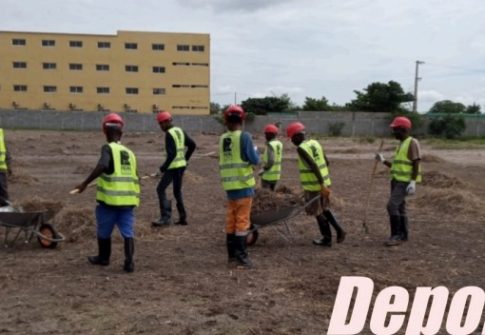 Real Slater executa serviços de capina na Unidade de Gás do Panguila